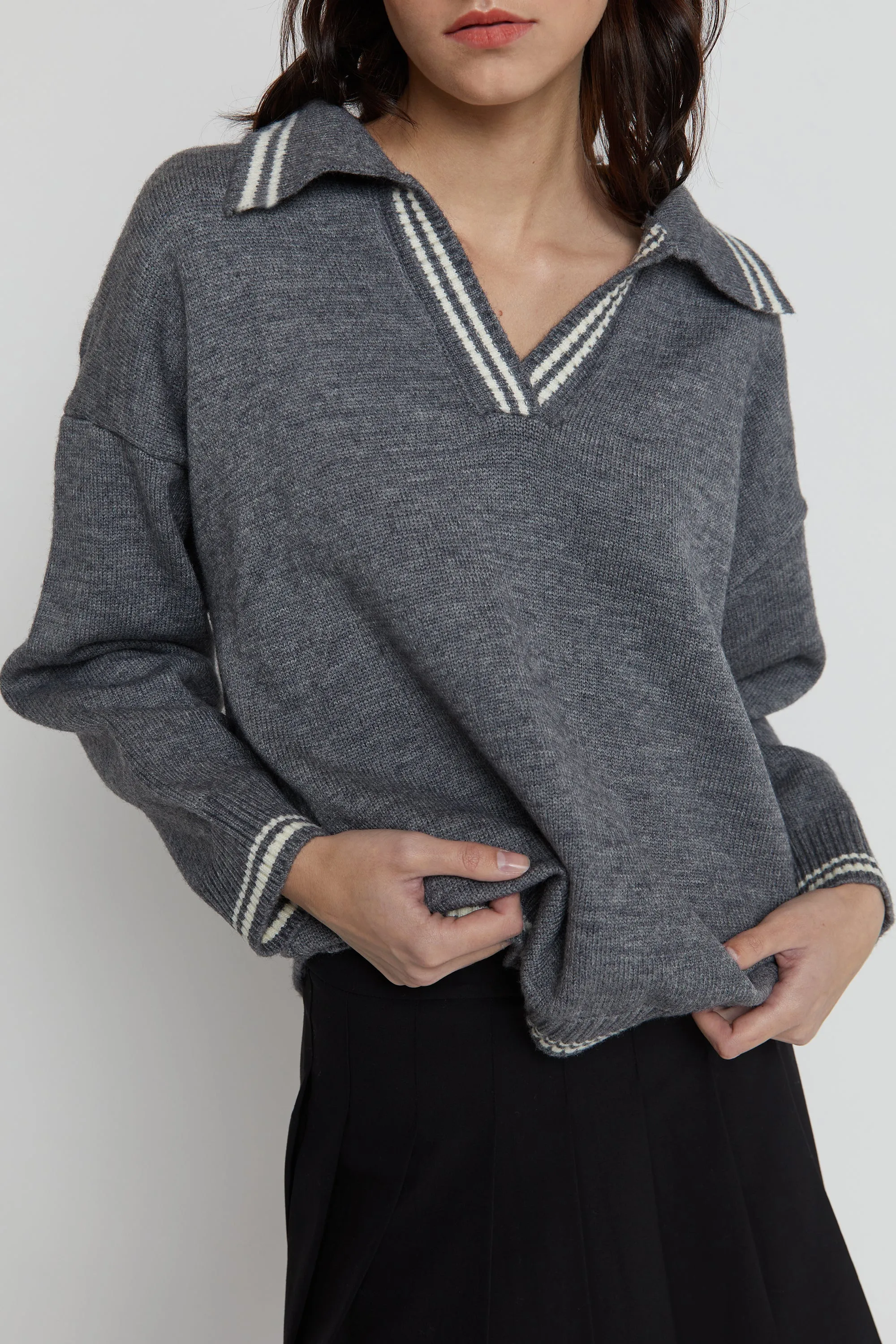 CONTRAST TRIM COLLARED SWEATER